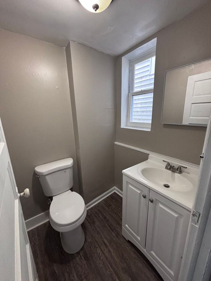236 Ontario St - Photo 4 of 12