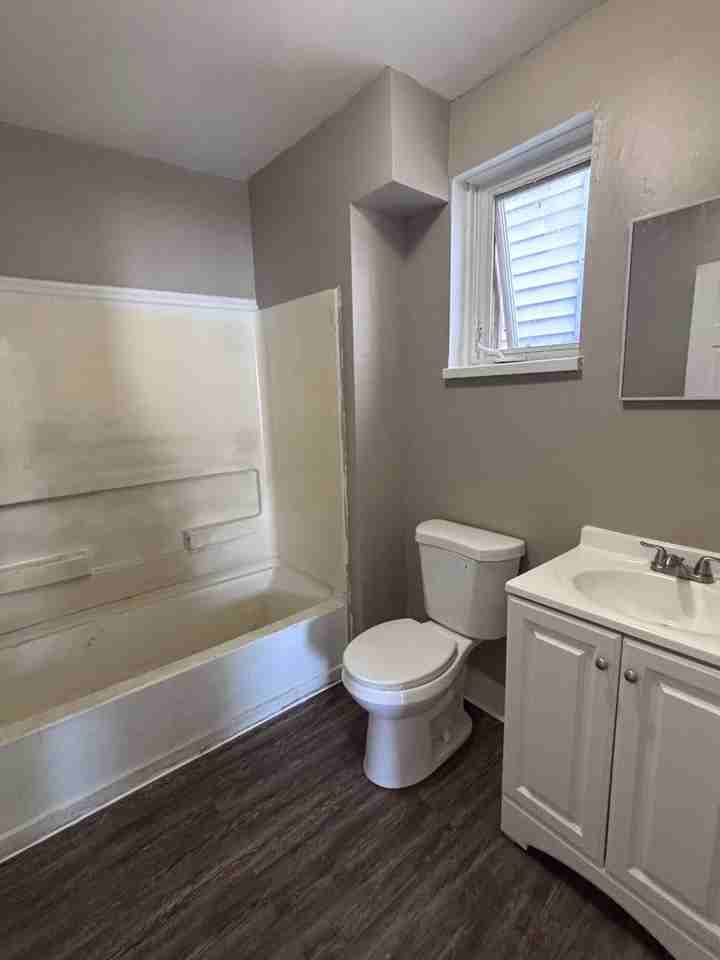 236 Ontario St - Photo 5 of 12