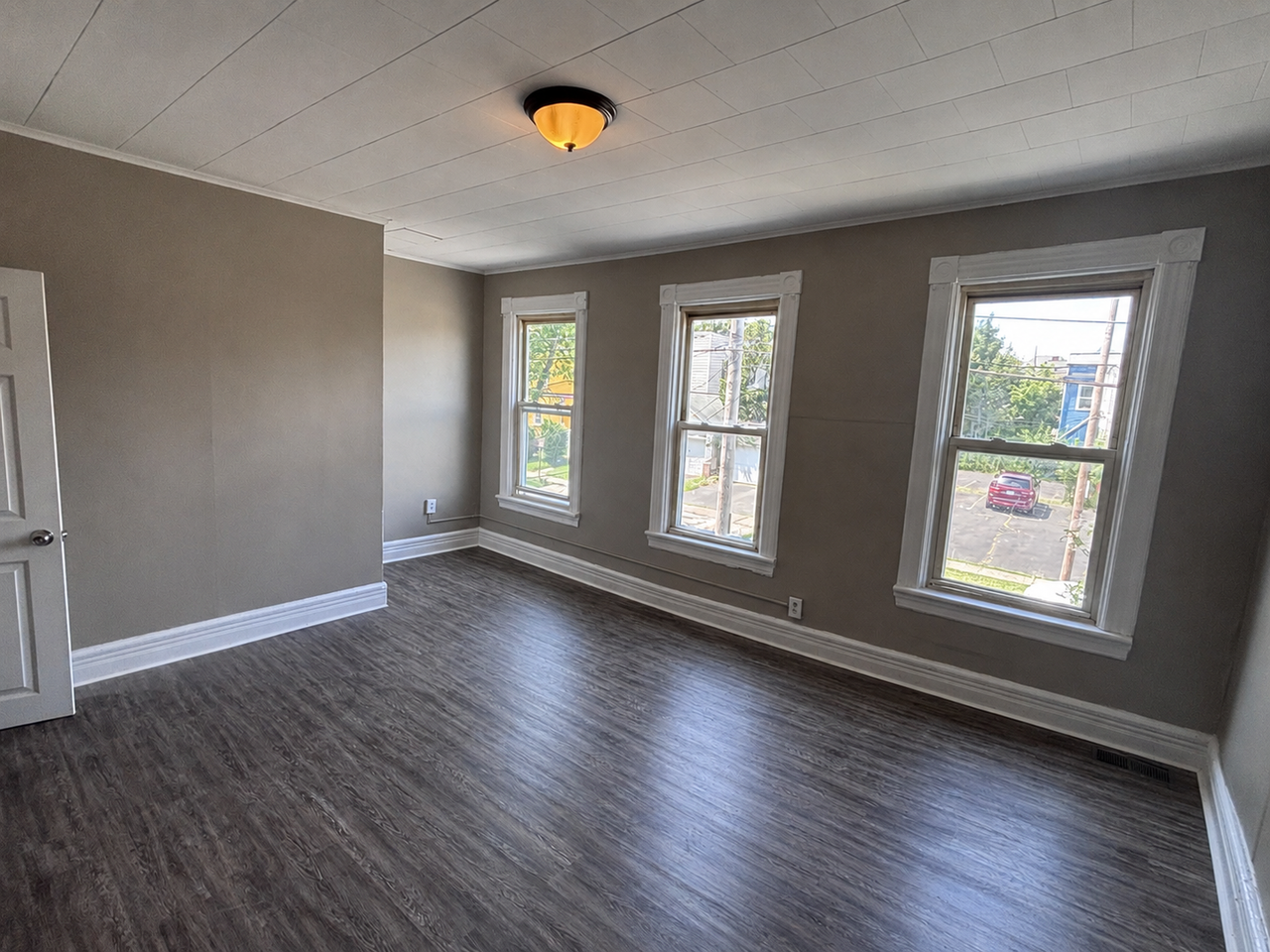 236 Ontario St - Photo 7 of 12