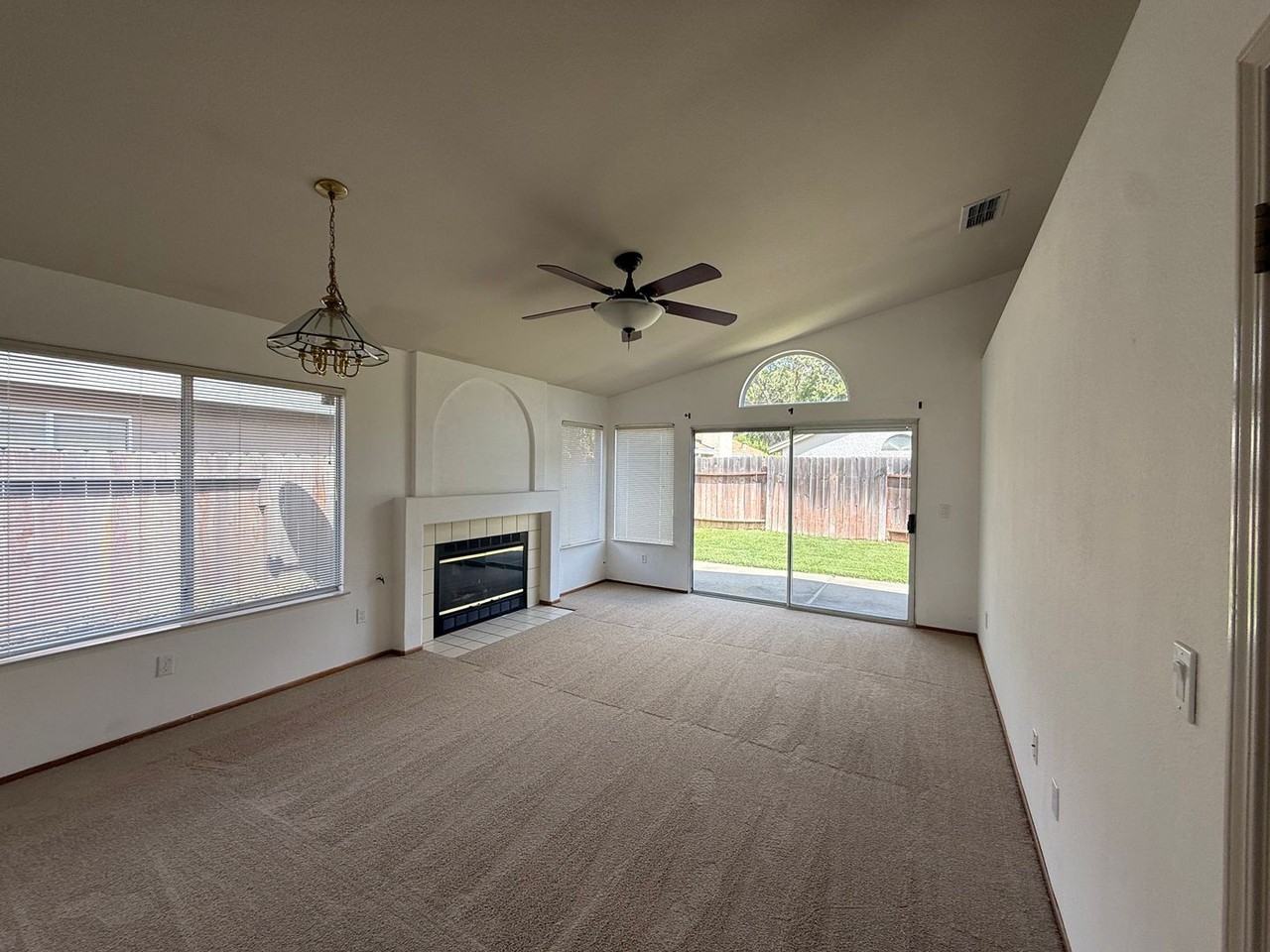6415 Shasta Creek Way - Photo 4 of 25