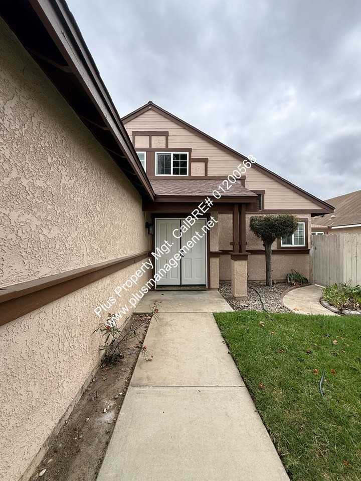 1422 Eagle Ct - Photo 2 of 50
