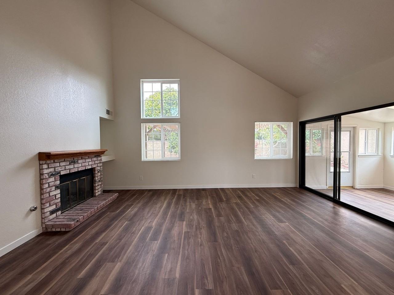 1422 Eagle Ct - Photo 4 of 50