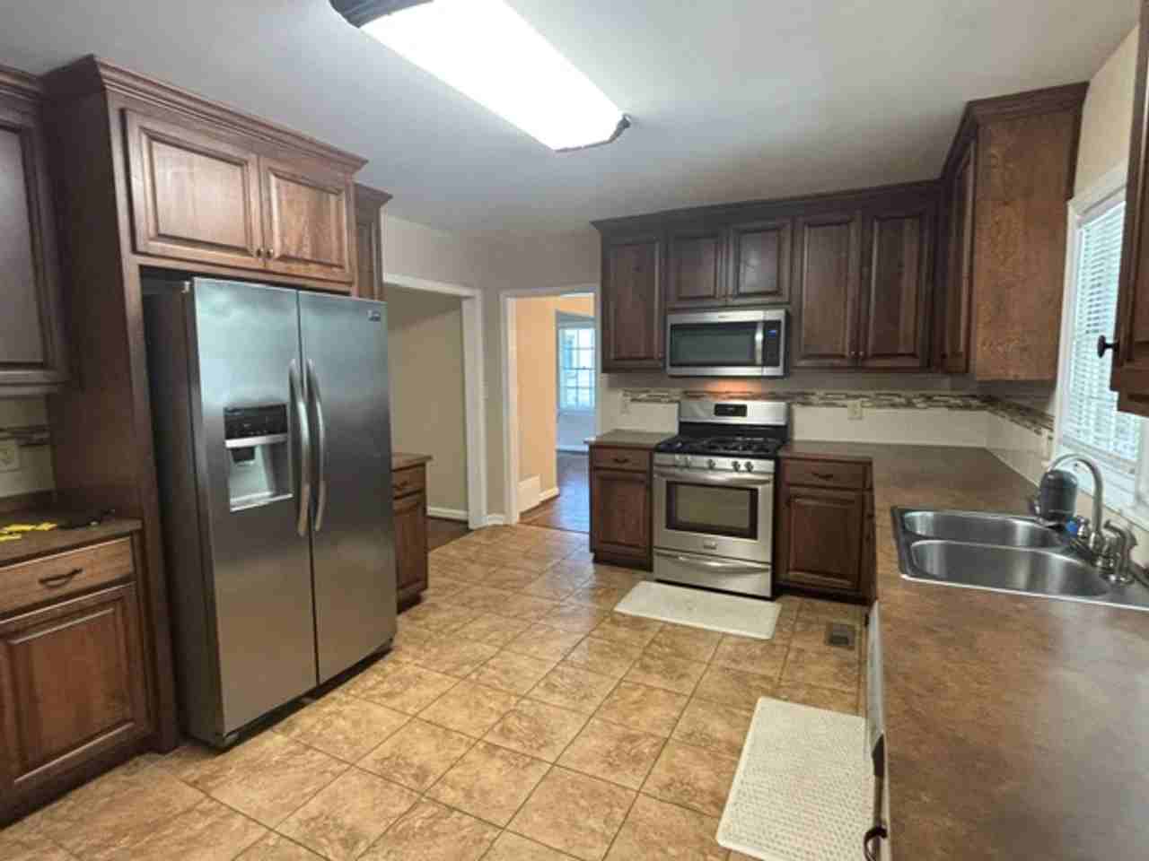 1531 Iris Dr - Photo 4 of 37