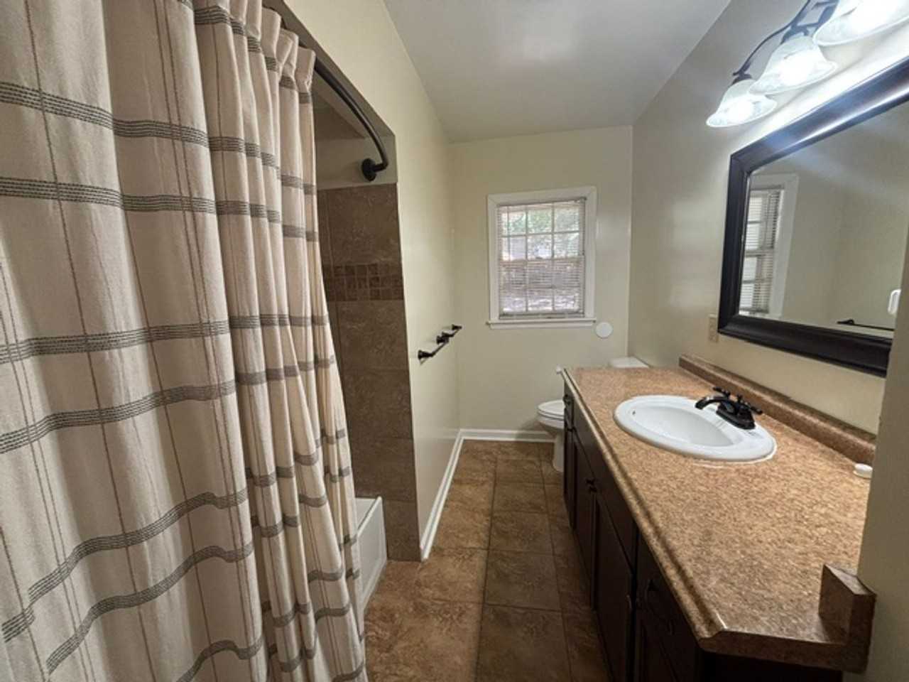 1531 Iris Dr - Photo 7 of 37