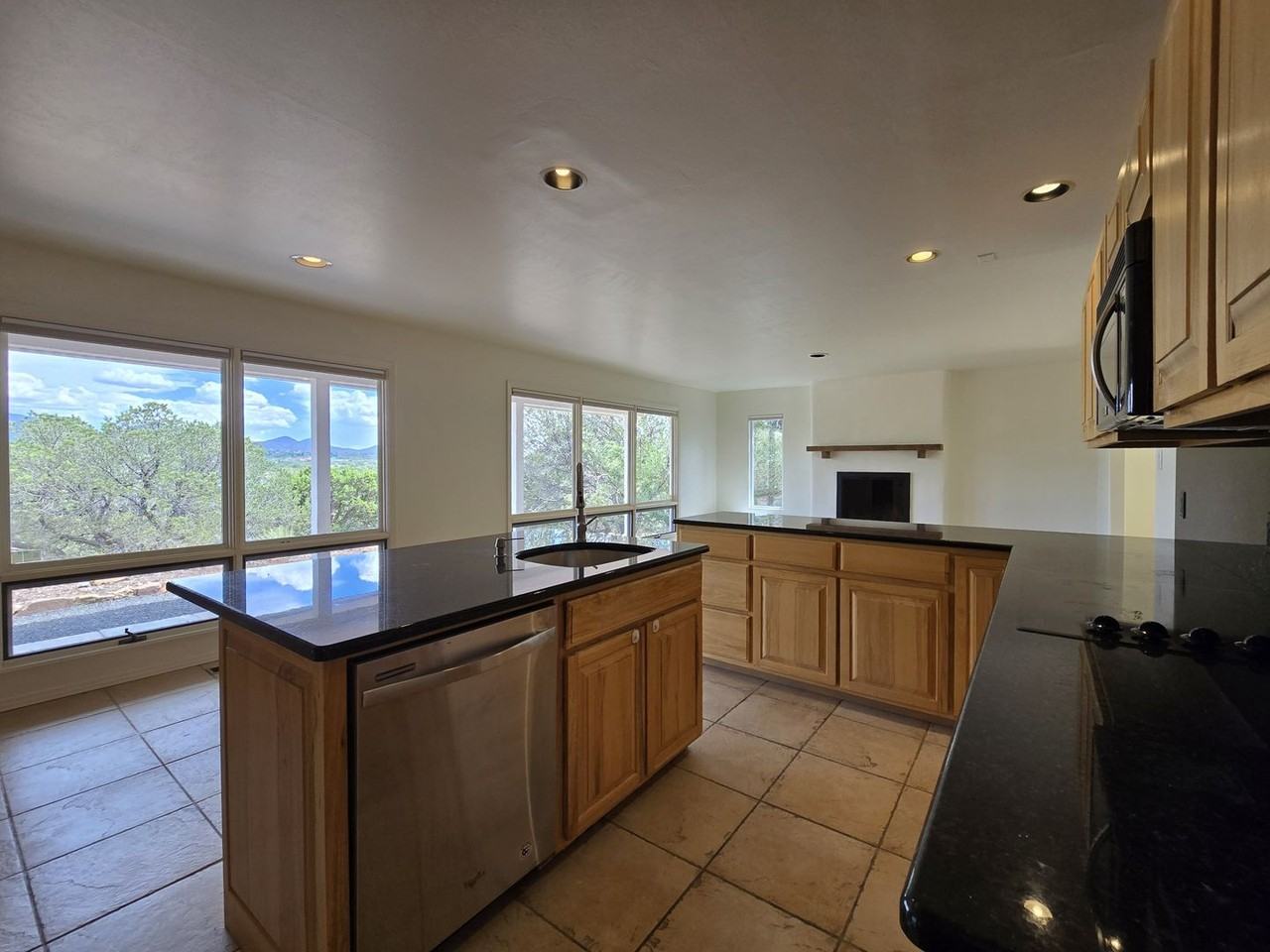 105 Michelle Dr - Photo 4 of 44