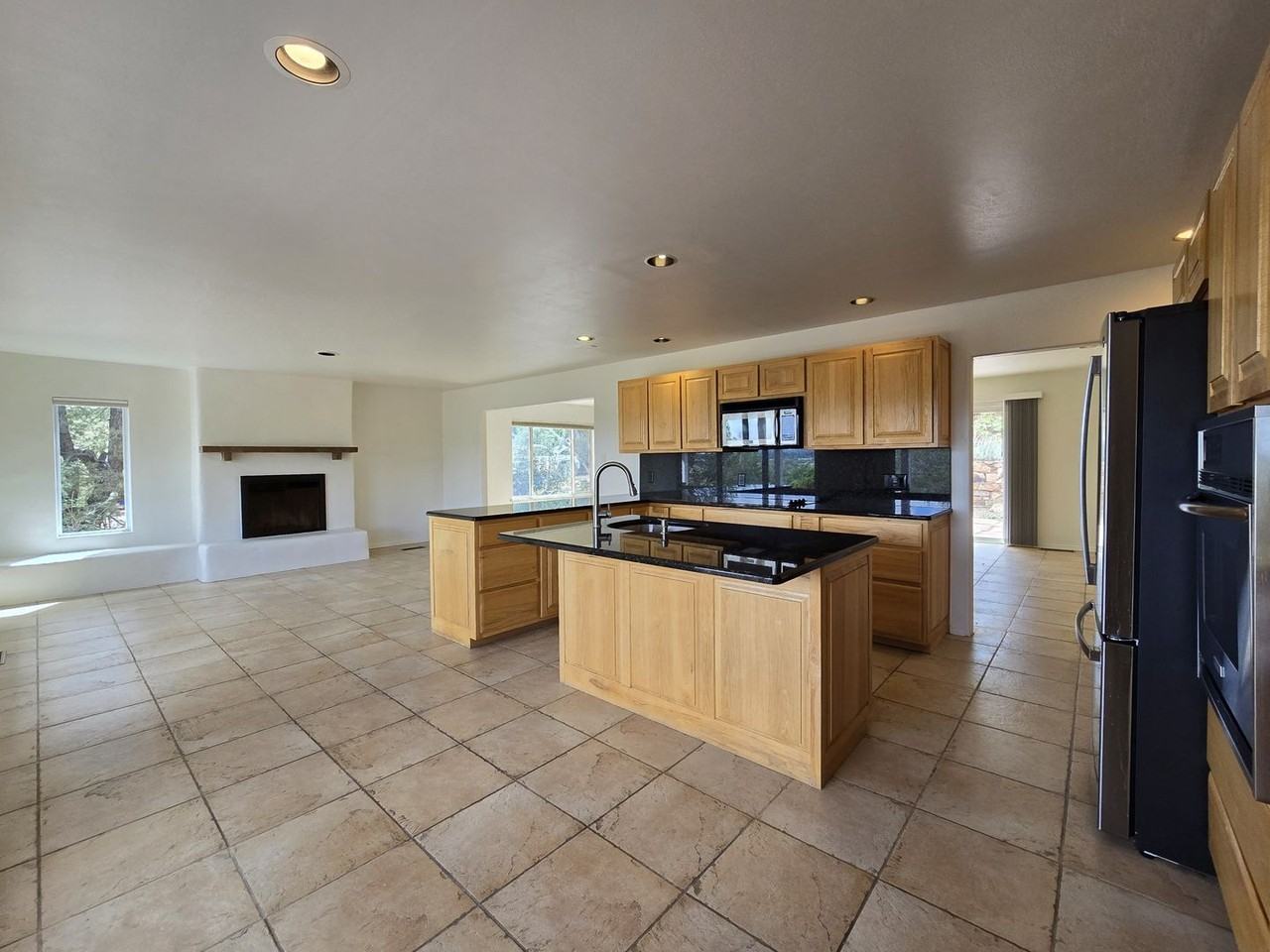 105 Michelle Dr - Photo 5 of 44