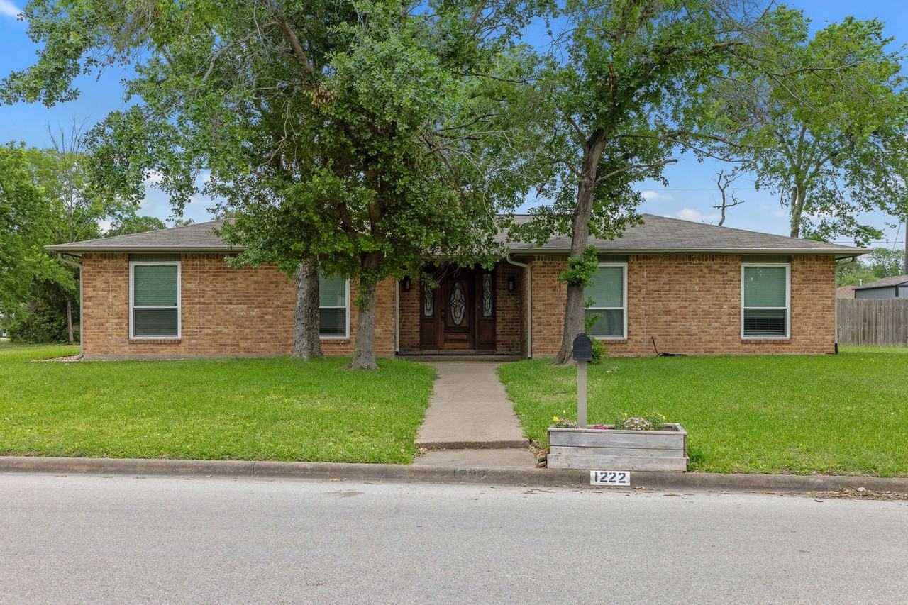 1222 Haines Dr - Photo 2 of 23