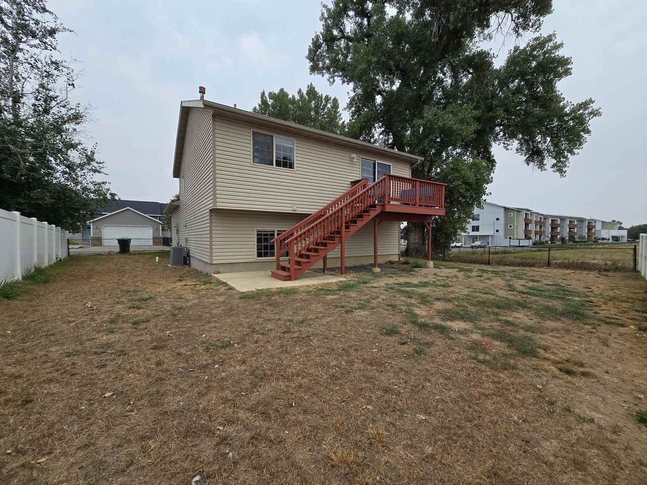 1317 Mirror Lake Ln - Photo 3 of 17