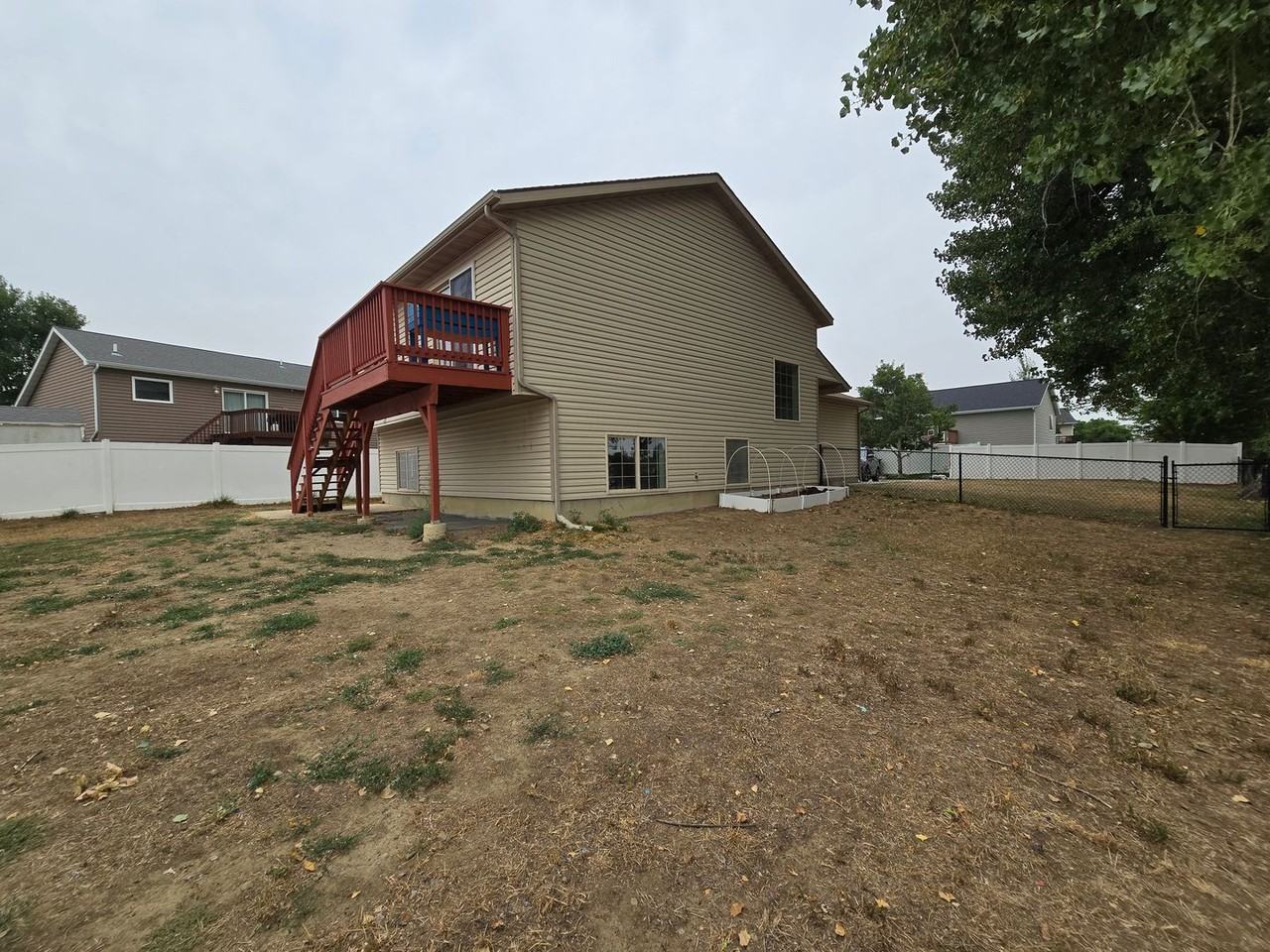 1317 Mirror Lake Ln - Photo 4 of 17