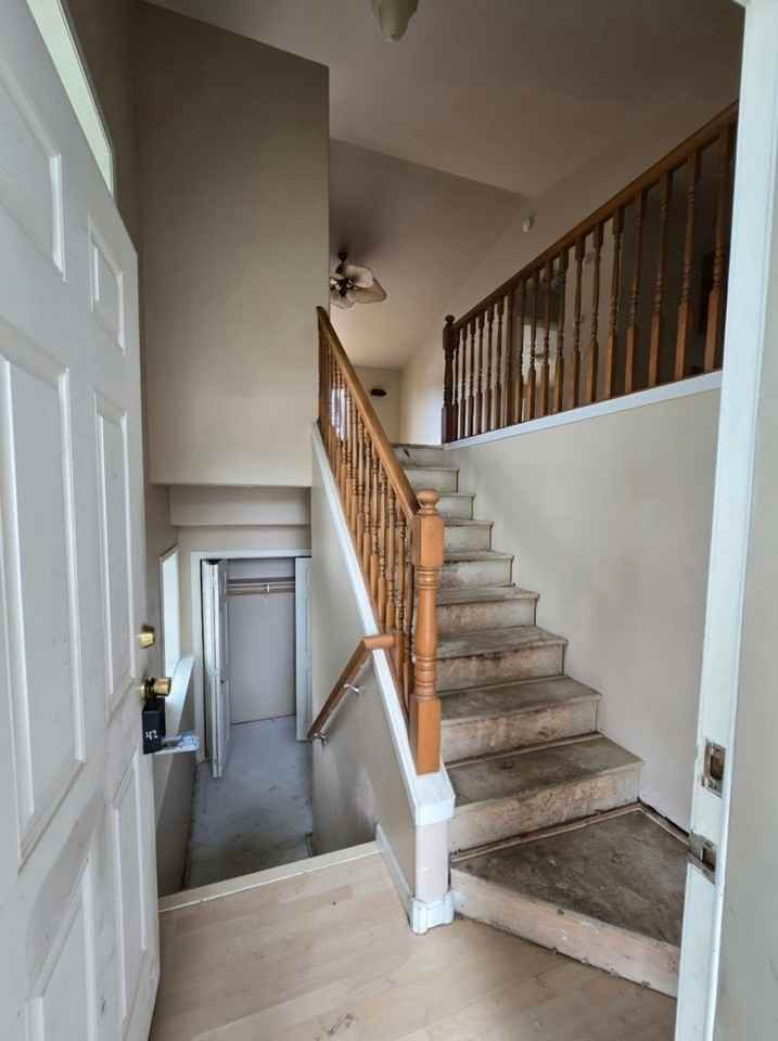1317 Mirror Lake Ln - Photo 5 of 17