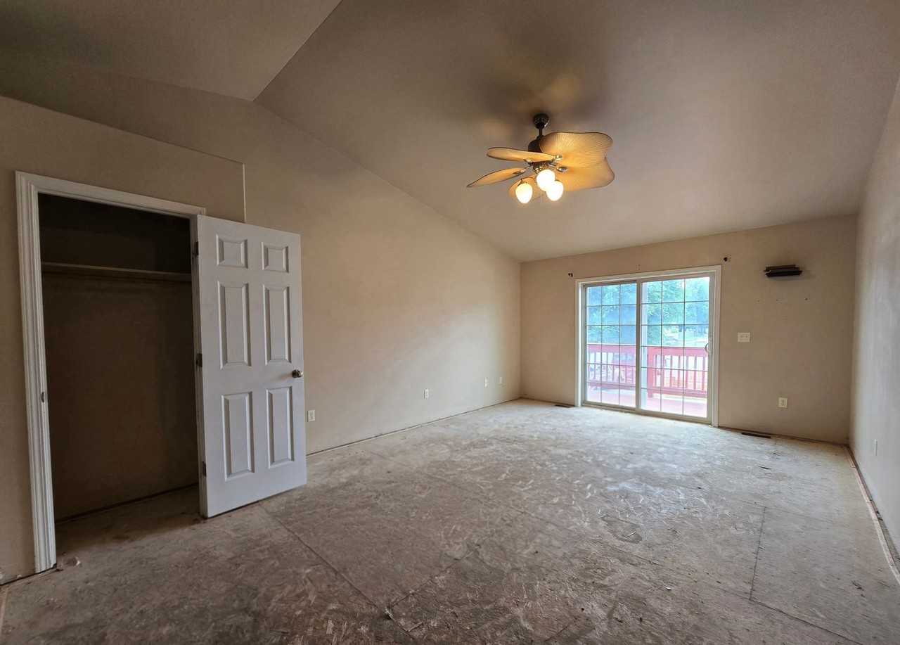 1317 Mirror Lake Ln - Photo 6 of 17