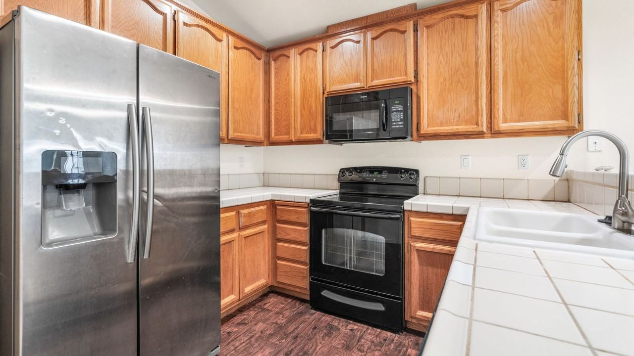 5710 Fox Creek Dr - Photo 6 of 18
