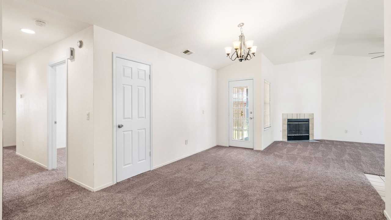 5710 Fox Creek Dr - Photo 7 of 18