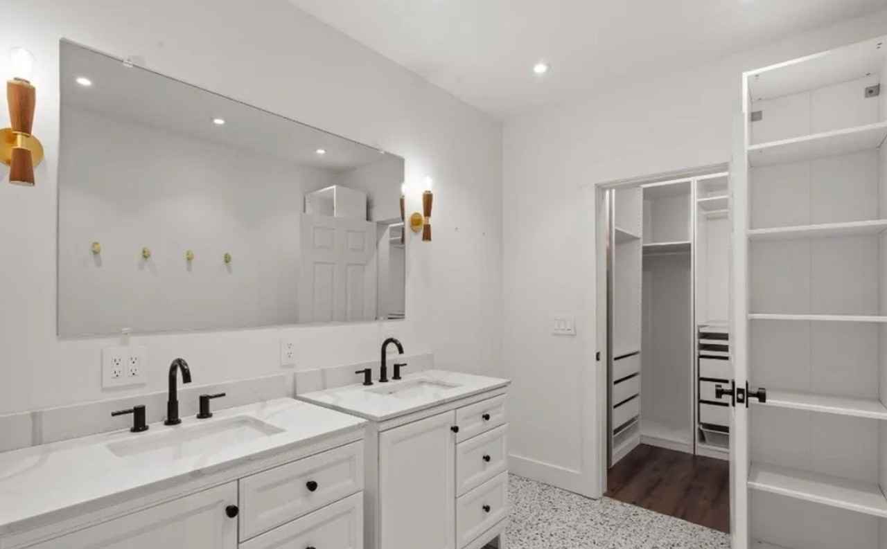 48 Market Pl - Photo 5 of 8