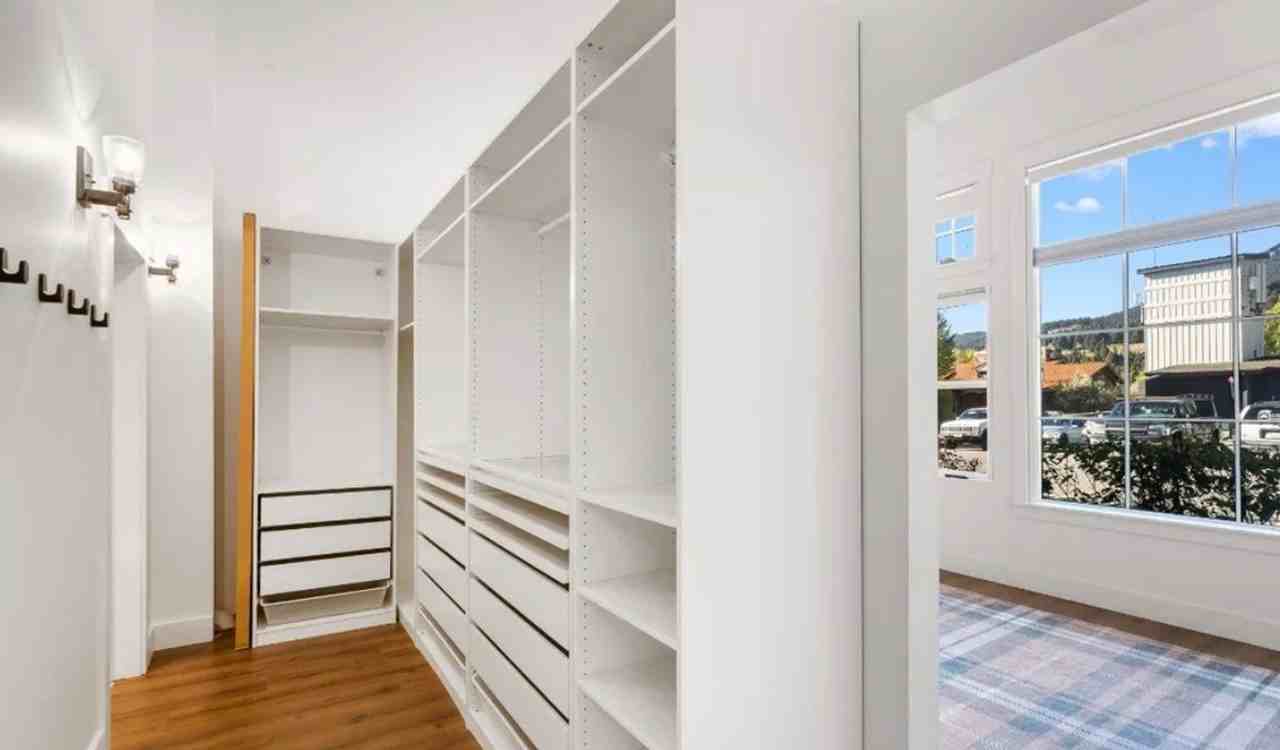 48 Market Pl - Photo 6 of 8