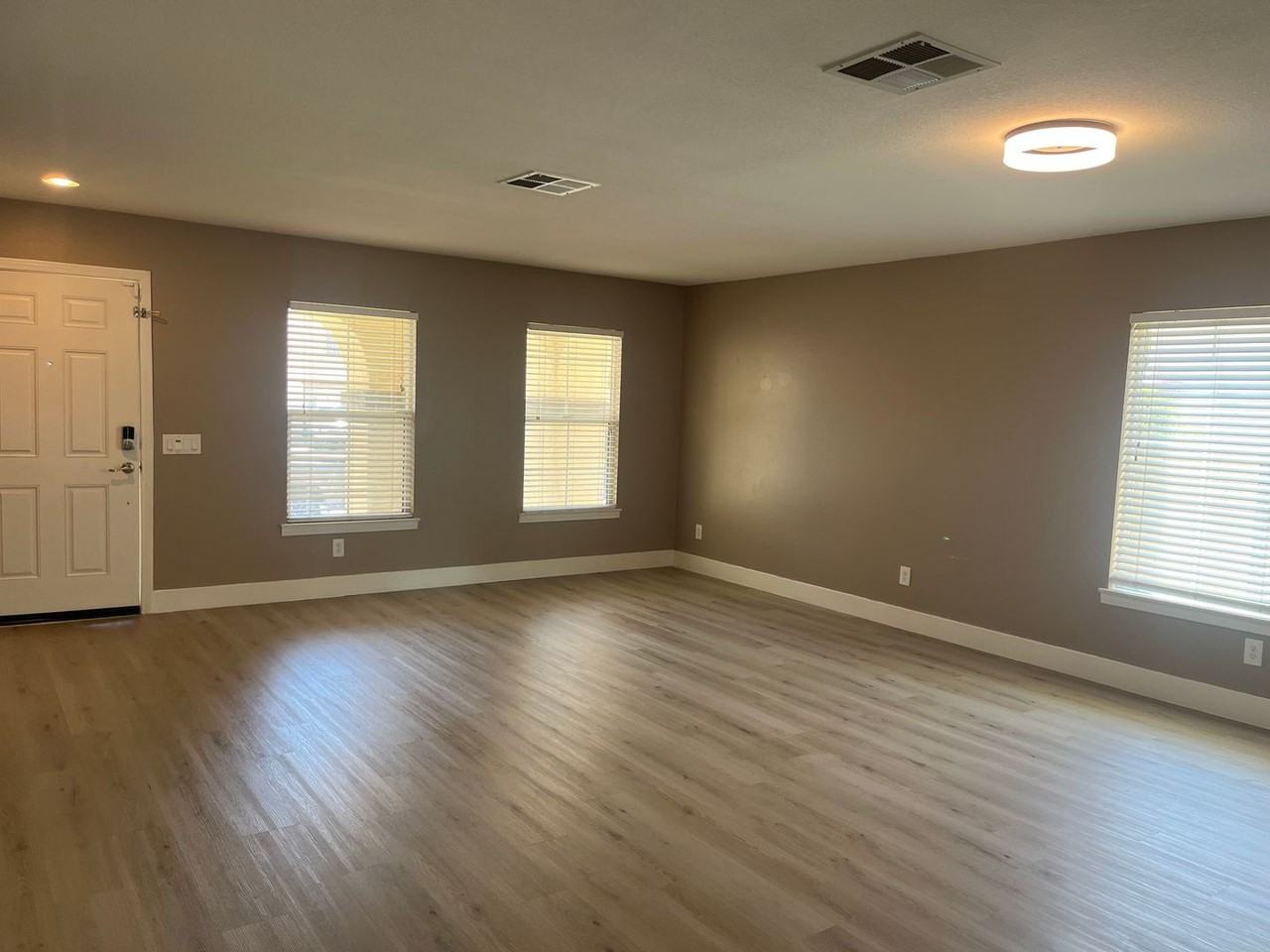 32180 Yosemite St - Photo 2 of 18