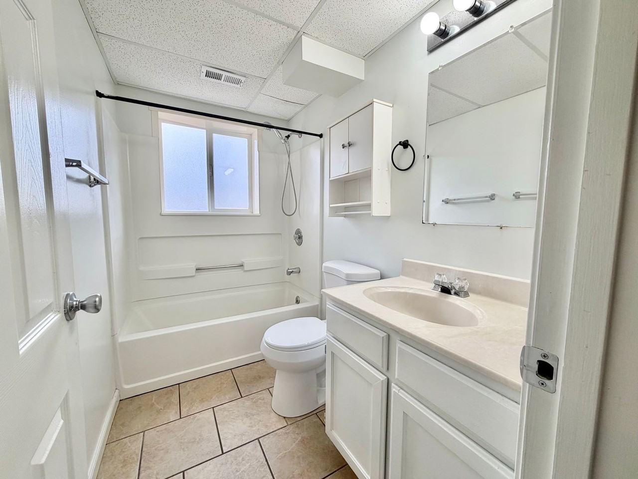 7685 S 2550 W - Photo 5 of 21