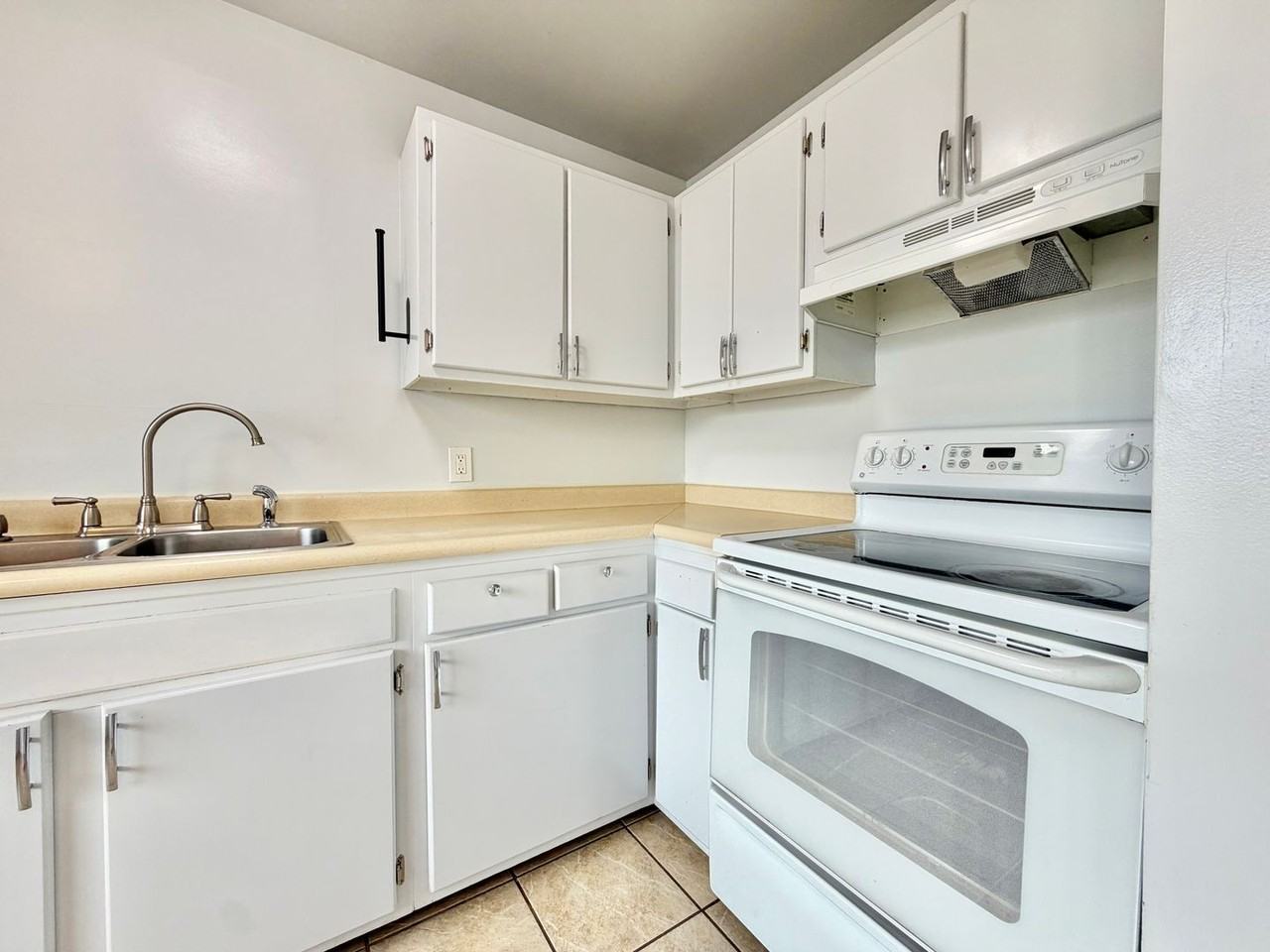 7685 S 2550 W - Photo 6 of 20