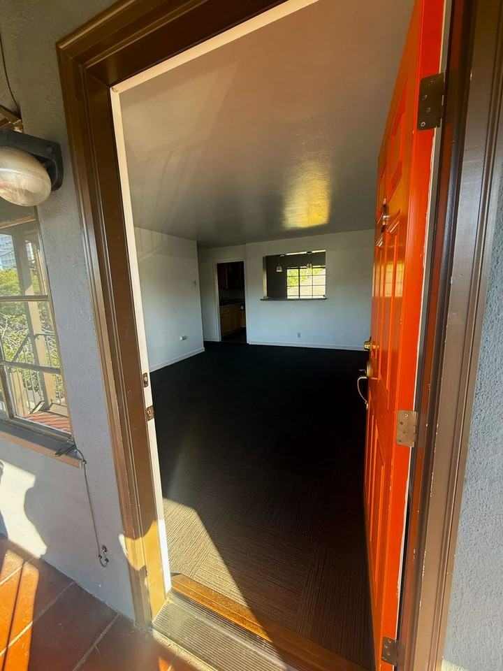 647 N San Pedro St - Photo 6 of 14