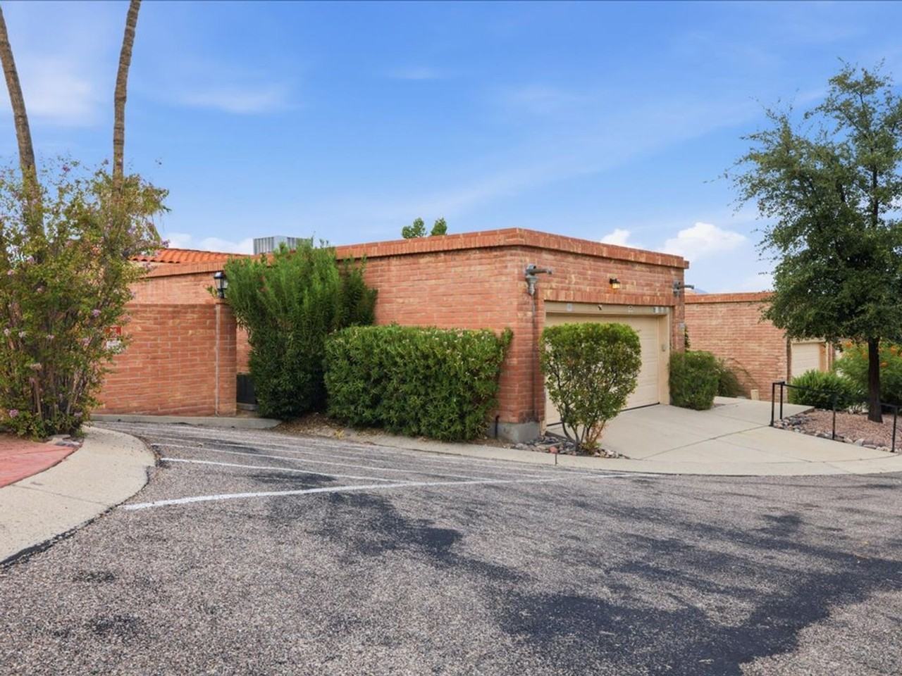 10111 N Spyglass Pl - Photo 2 of 27
