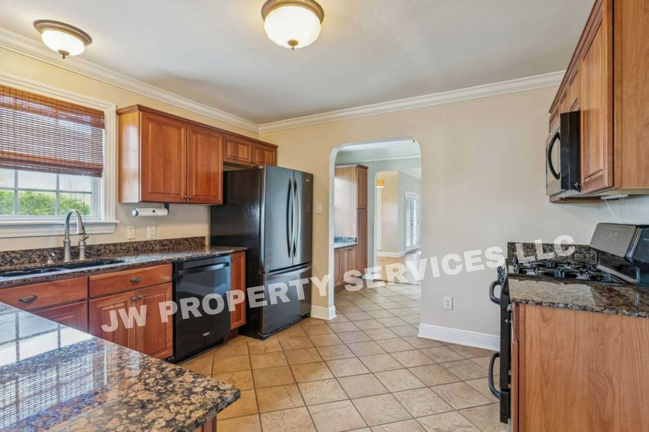3412 White St - Photo 5 of 11