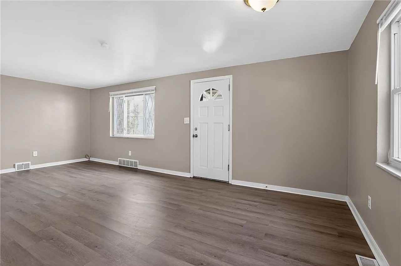 8030 Lincoln Rd - Photo 3 of 28
