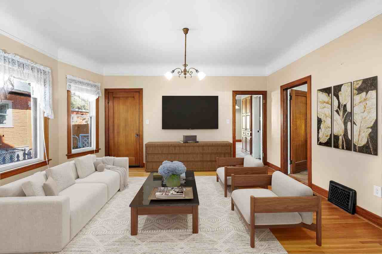 206 W Waverly Pl - Photo 3 of 48