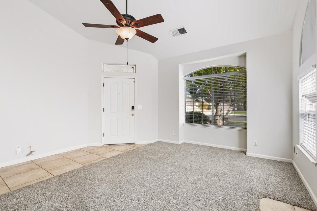 352 W Kelly Ave - Photo 3 of 33