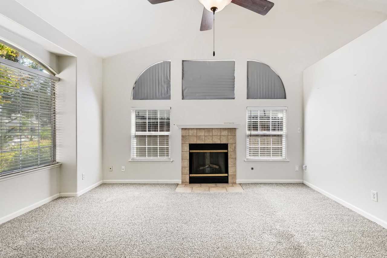 352 W Kelly Ave - Photo 5 of 33