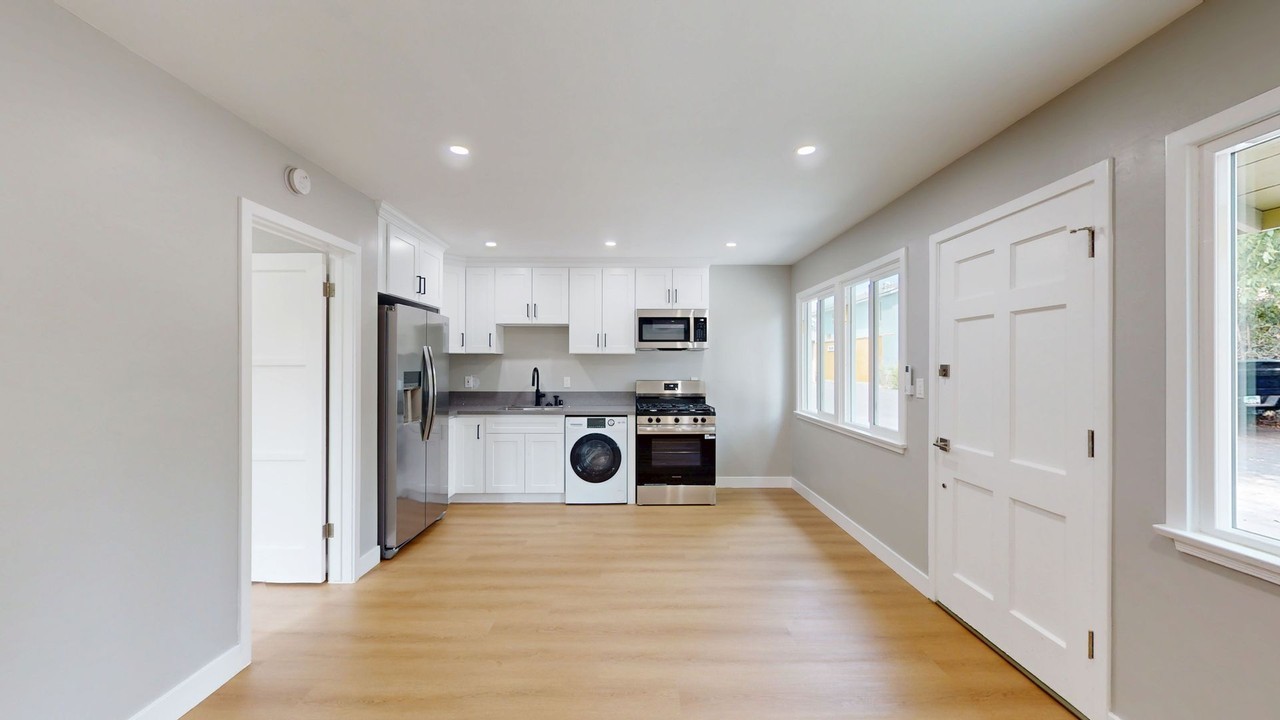 869 N Madison Ave - Photo 2 of 13