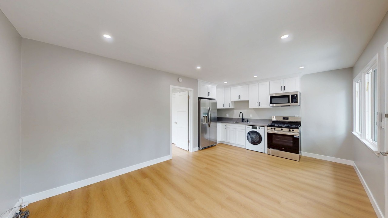 869 N Madison Ave - Photo 6 of 13