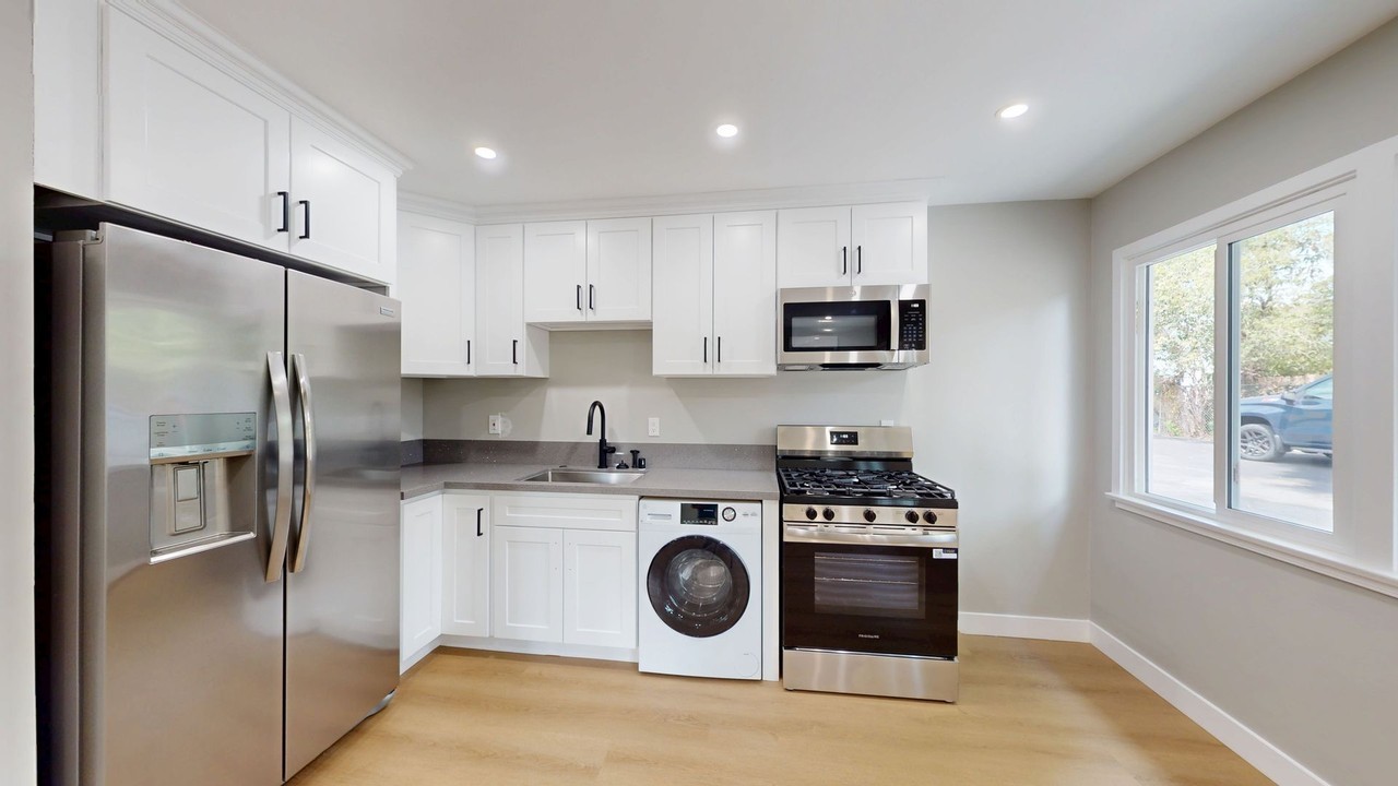 869 N Madison Ave - Photo 7 of 13