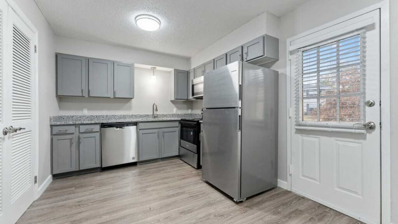 The Avenue Apartments - Photo 3 of 11