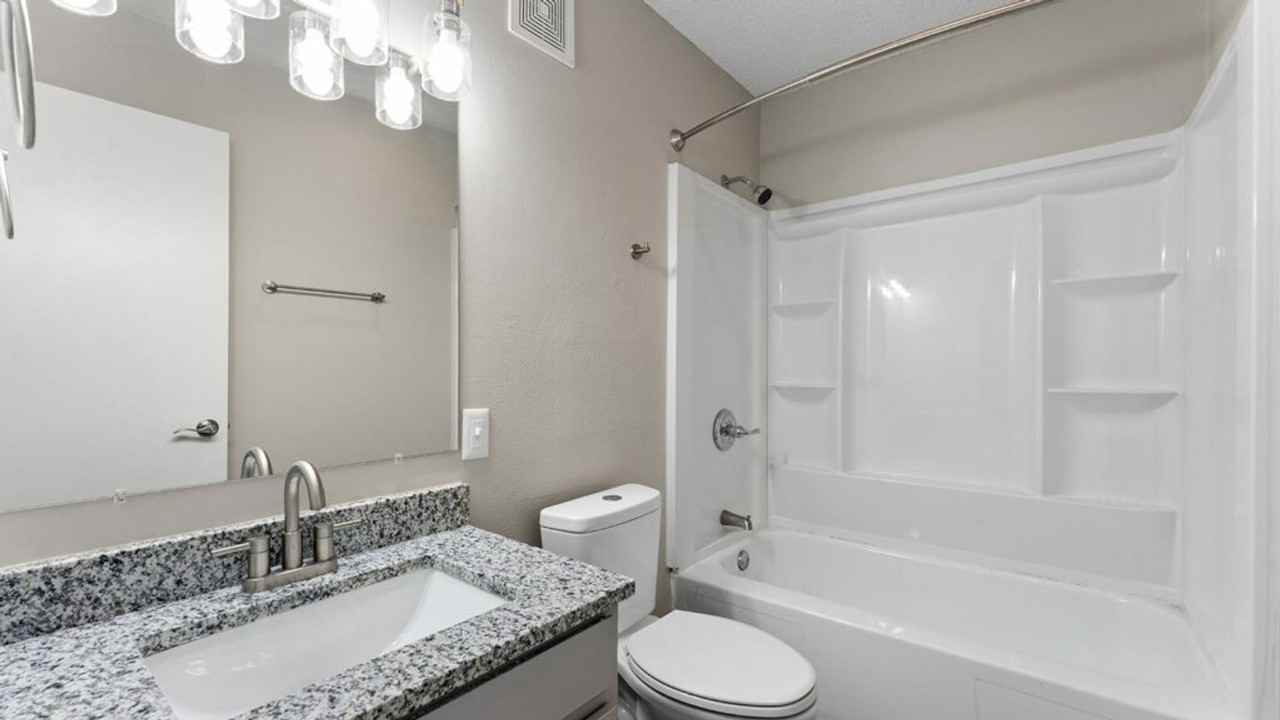 The Avenue Apartments - Photo 5 of 11