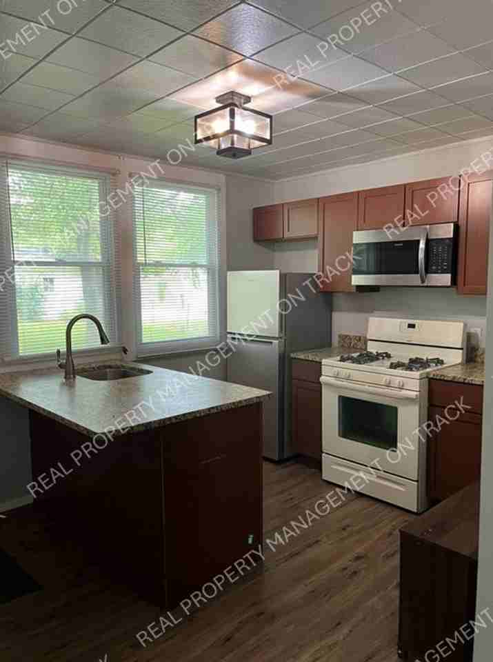 2823 Garfield Dr - Photo 2 of 11