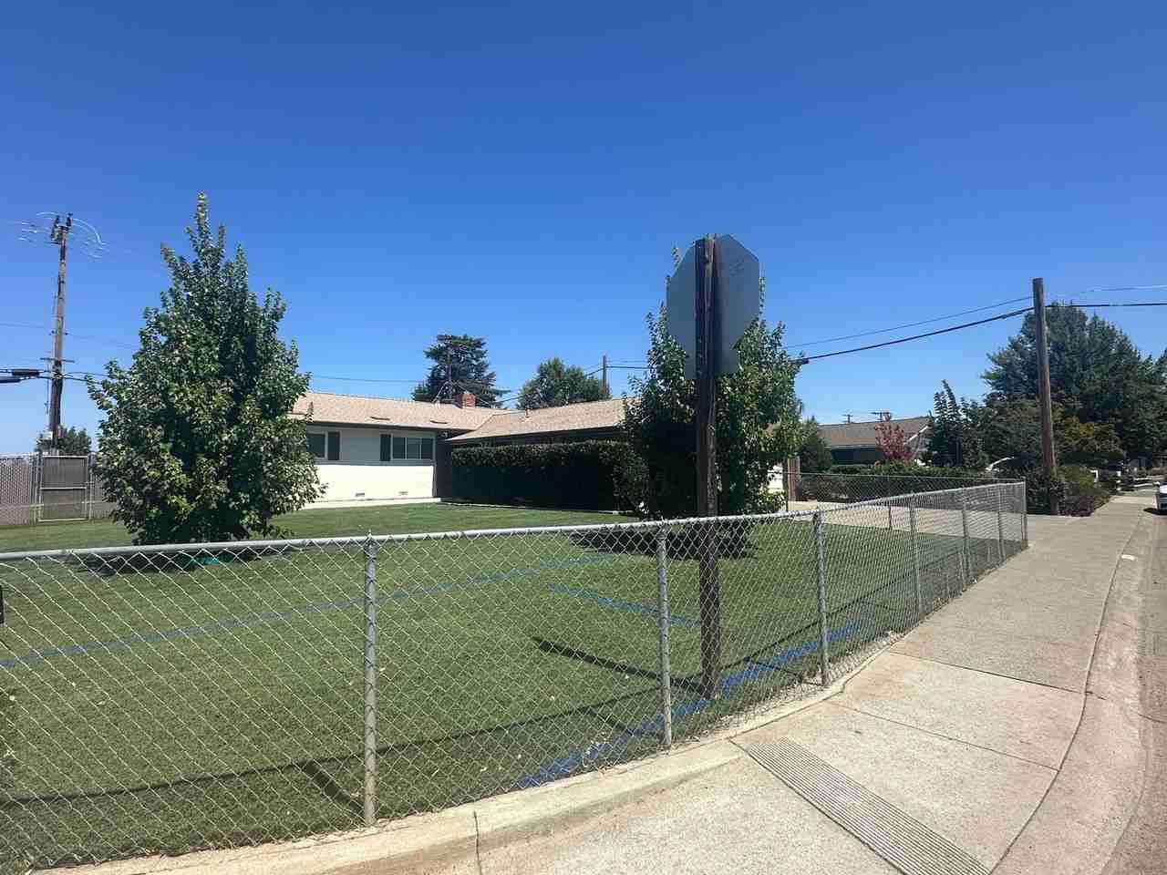 9101 Rosewood Dr - Photo 3 of 50