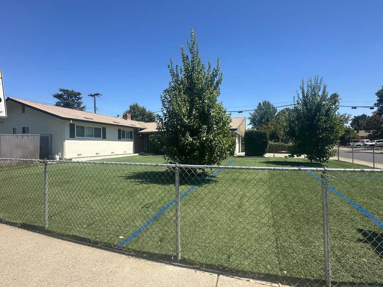 9101 Rosewood Dr - Photo 4 of 50