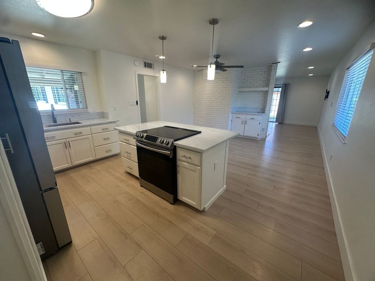 9101 Rosewood Dr - Photo 2 of 50