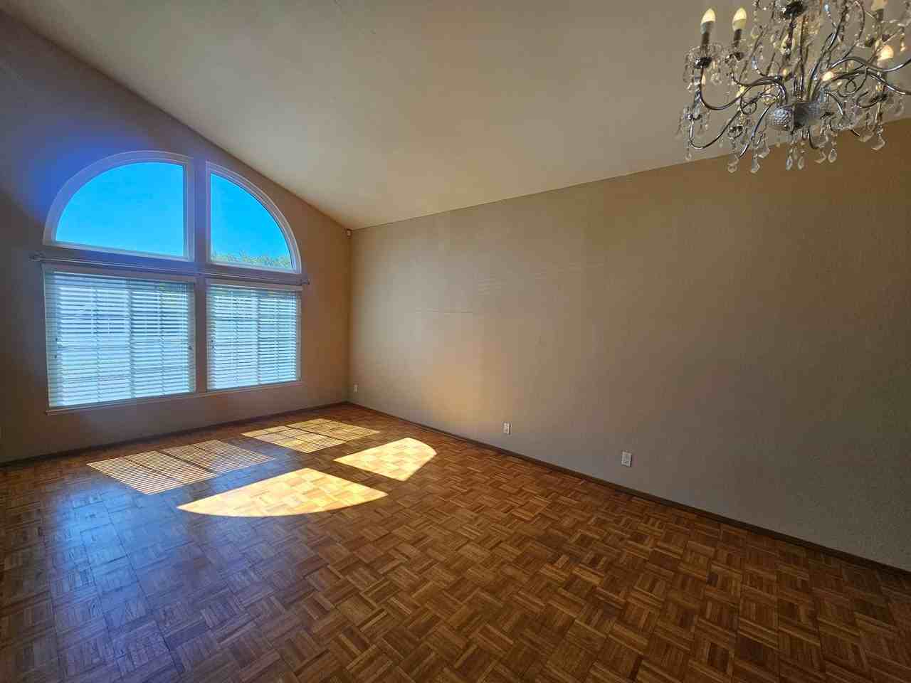 3076 Valleywood Ct - Photo 2 of 24