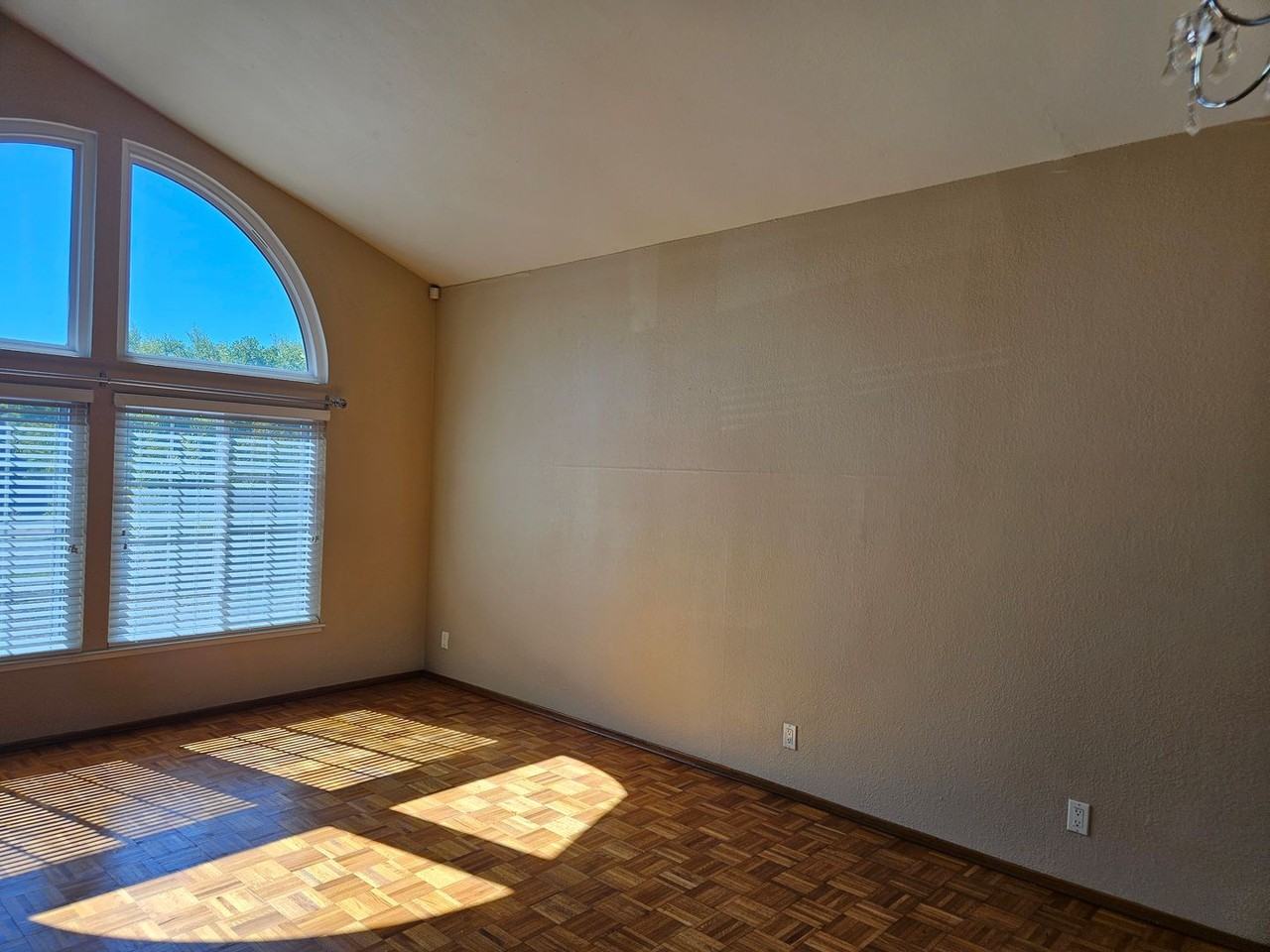 3076 Valleywood Ct - Photo 3 of 24