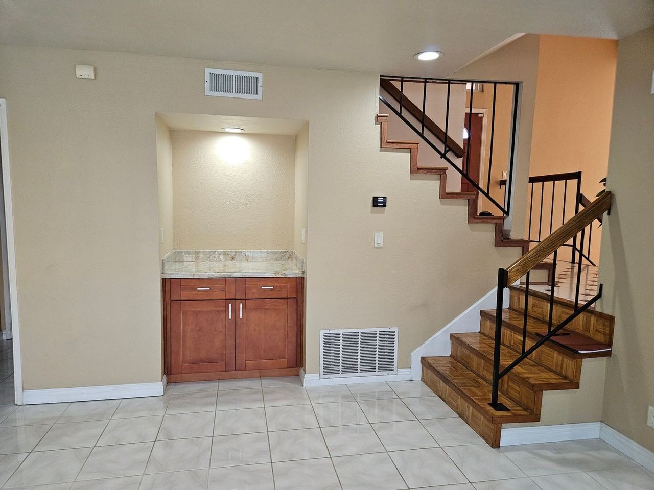 3076 Valleywood Ct - Photo 5 of 24