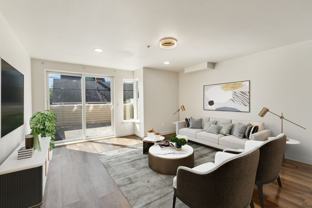 2-Bedroom Townhome Living in Seattle - Won't Last!!! - Photo 1 of 1