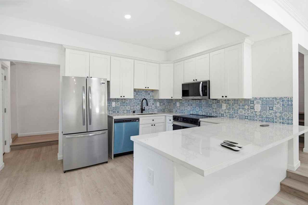 2836 Kilkare Rd - Photo 5 of 33