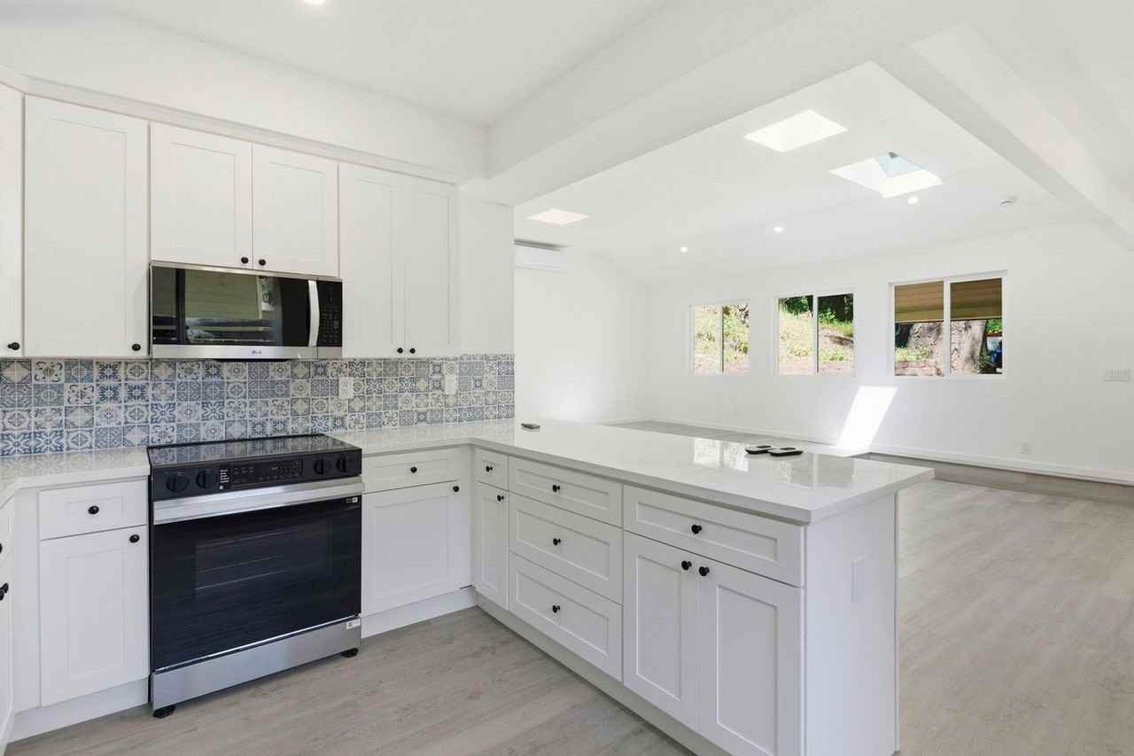 2836 Kilkare Rd - Photo 6 of 33