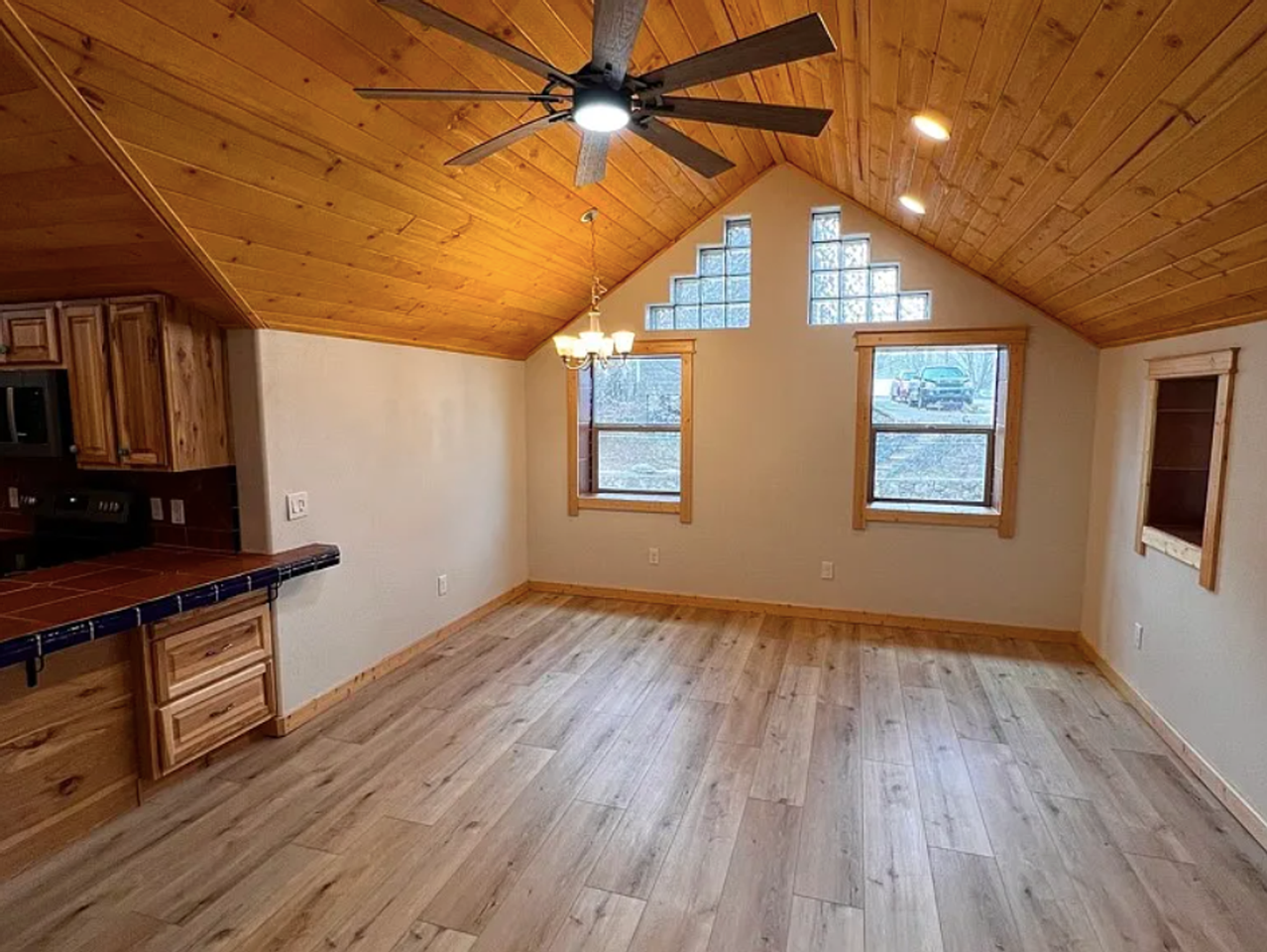 415 E Ashurst Ave - Photo 2 of 17
