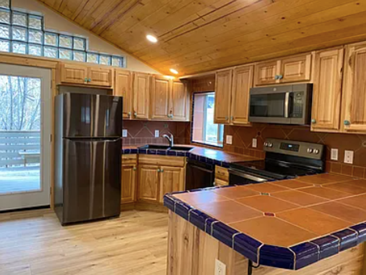 415 E Ashurst Ave - Photo 5 of 17