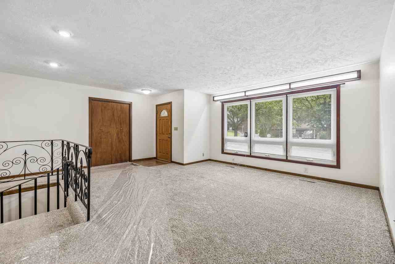 1920 Oakdale Ave - Photo 3 of 38
