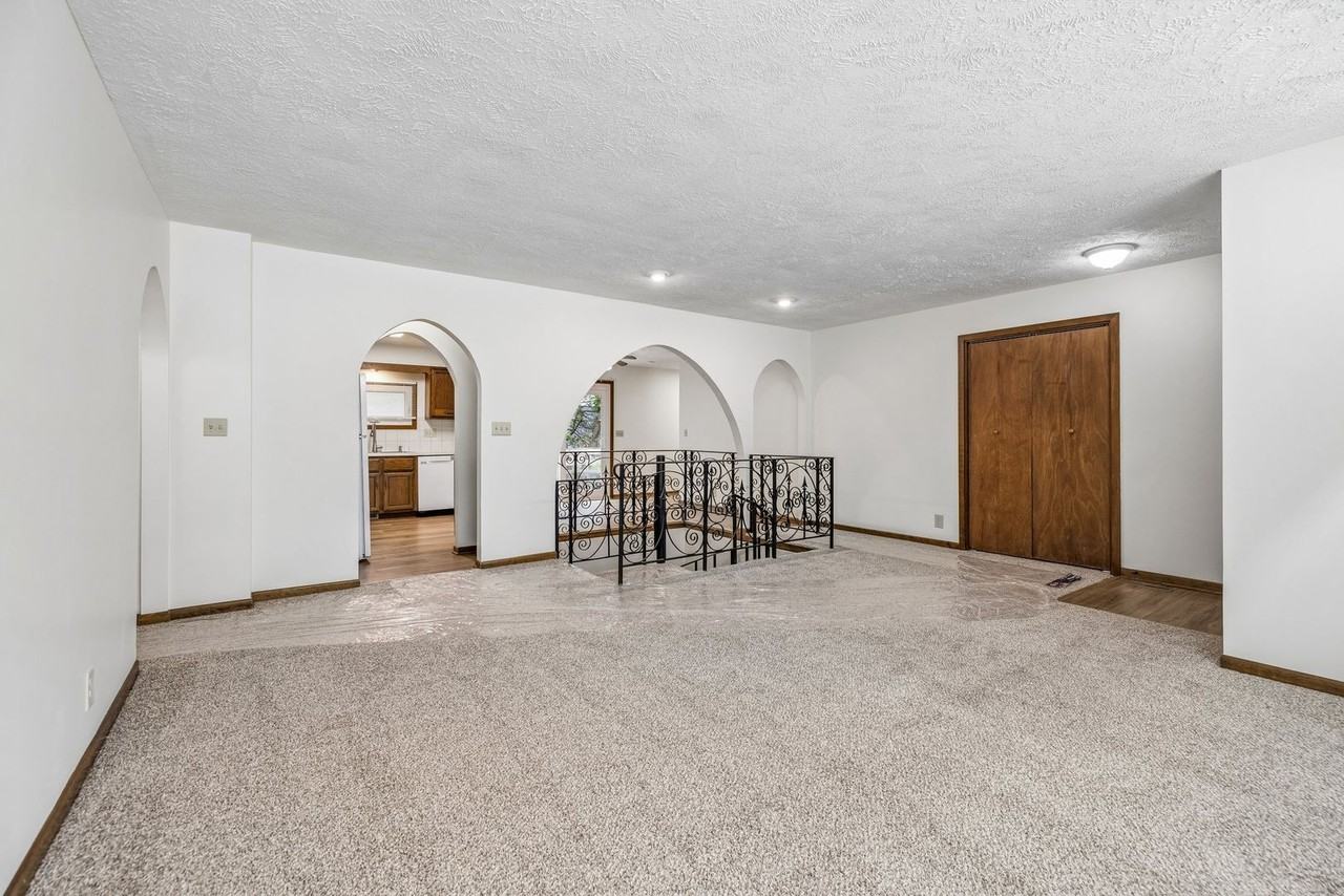 1920 Oakdale Ave - Photo 4 of 38