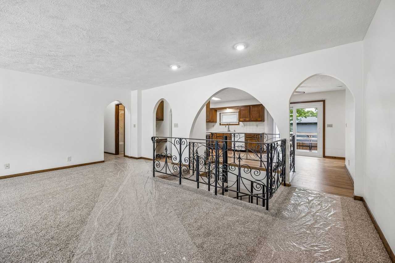 1920 Oakdale Ave - Photo 5 of 38