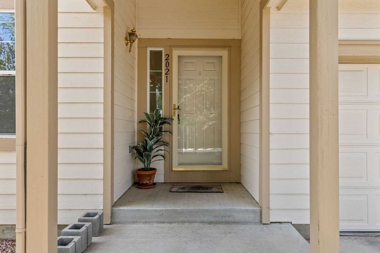2021 Falcon Ridge Dr - Photo 6 of 37